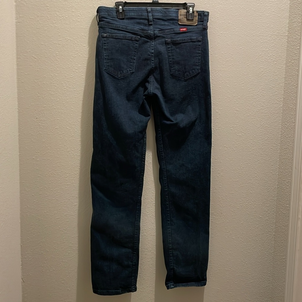 Wrangler men’s 32x32 blue jeans. Regular fit. Pre-owned, excellent condition. - Picture 3 of 4